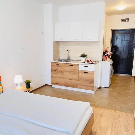 Flora Park Apartment *