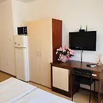 Flora Park Apartment