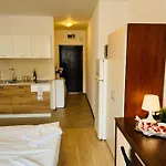 Flora Park Apartment