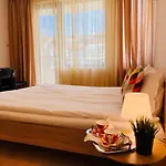 Flora Park Apartment