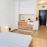 Flora Park Apartment *