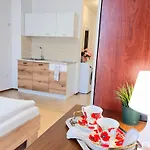 Flora Park Apartment