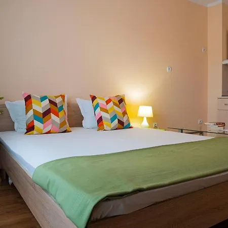 Flora Park Apartment