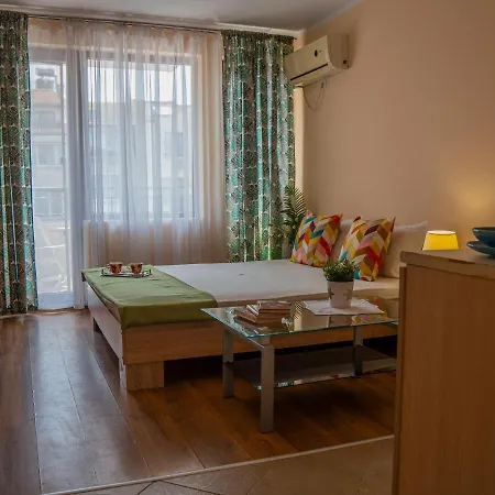 Flora Park Apartament *