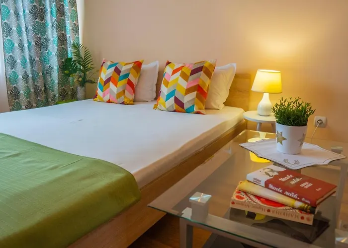 Flora Park Apartment *