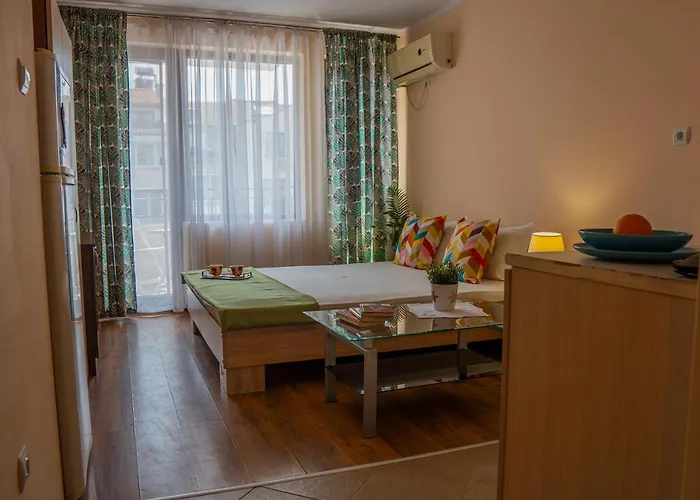 Flora Park Apartment *